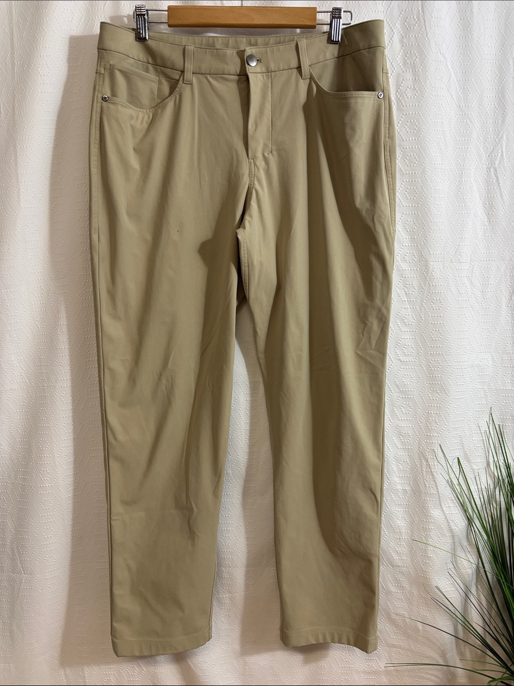 Lululemon Commission pant cream tan